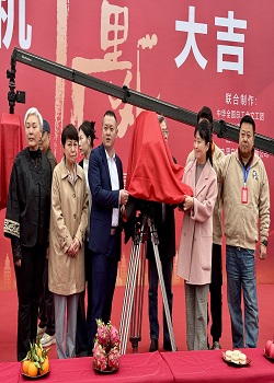 厂里厂外